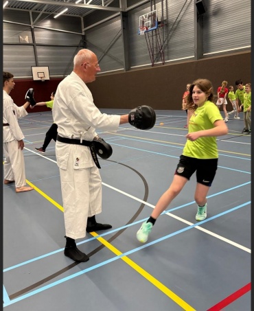  Karate clinics tijdens Koningsspelen op de basisscholen in Stramproy.